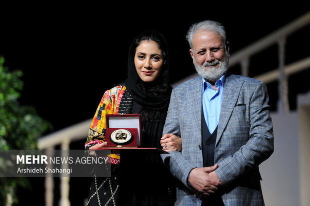 استاد نصیریان: می‌توانستیم به جای اجرای موسیقی با هم حرف بزنیم/این گونه مراسم ها از حوصله مردم خارج است!