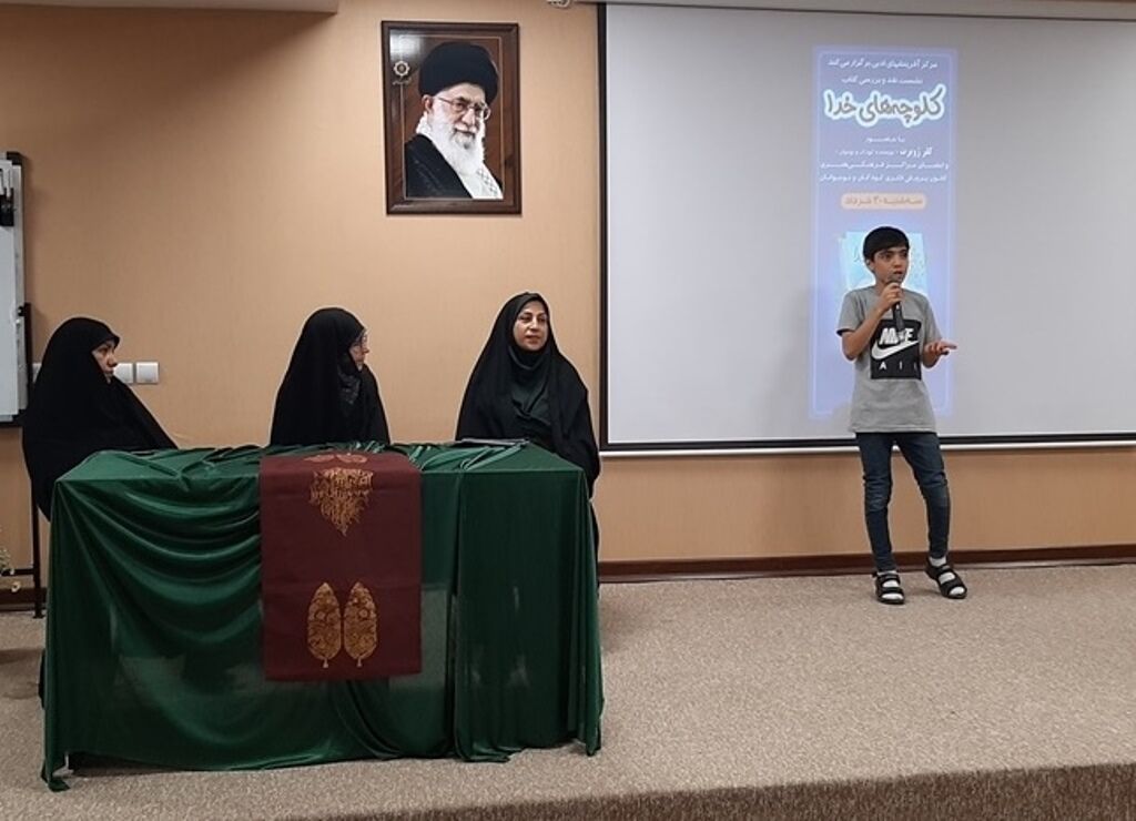 شاد کردن دیگران عبادت است