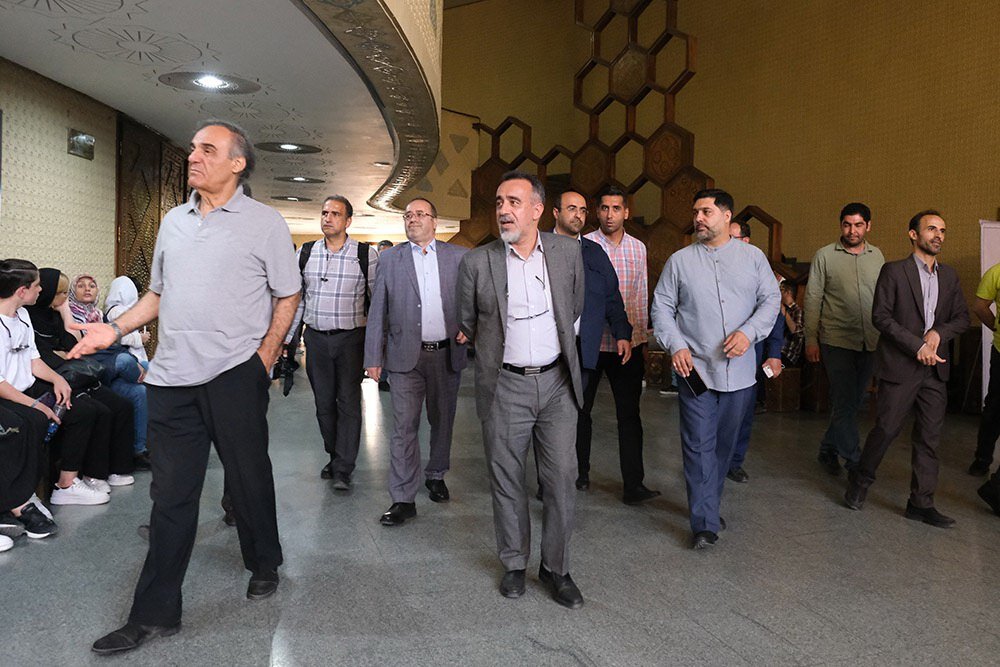 هنرمندان برای استمرار طرح پاکسازی حریم تئاترشهر دور هم جمع شدند
